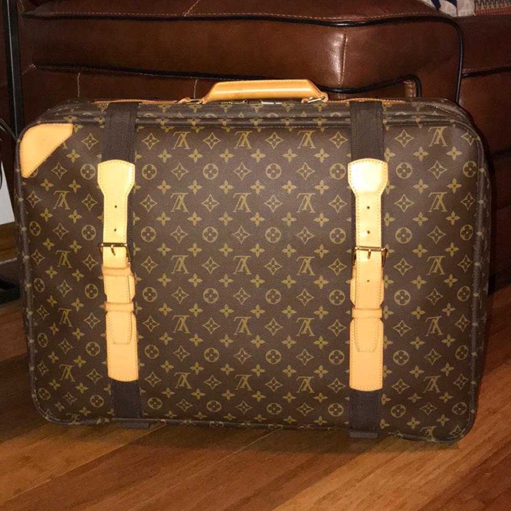 Authentic Louis Vuitton Monogram Satellite 60 ❤️